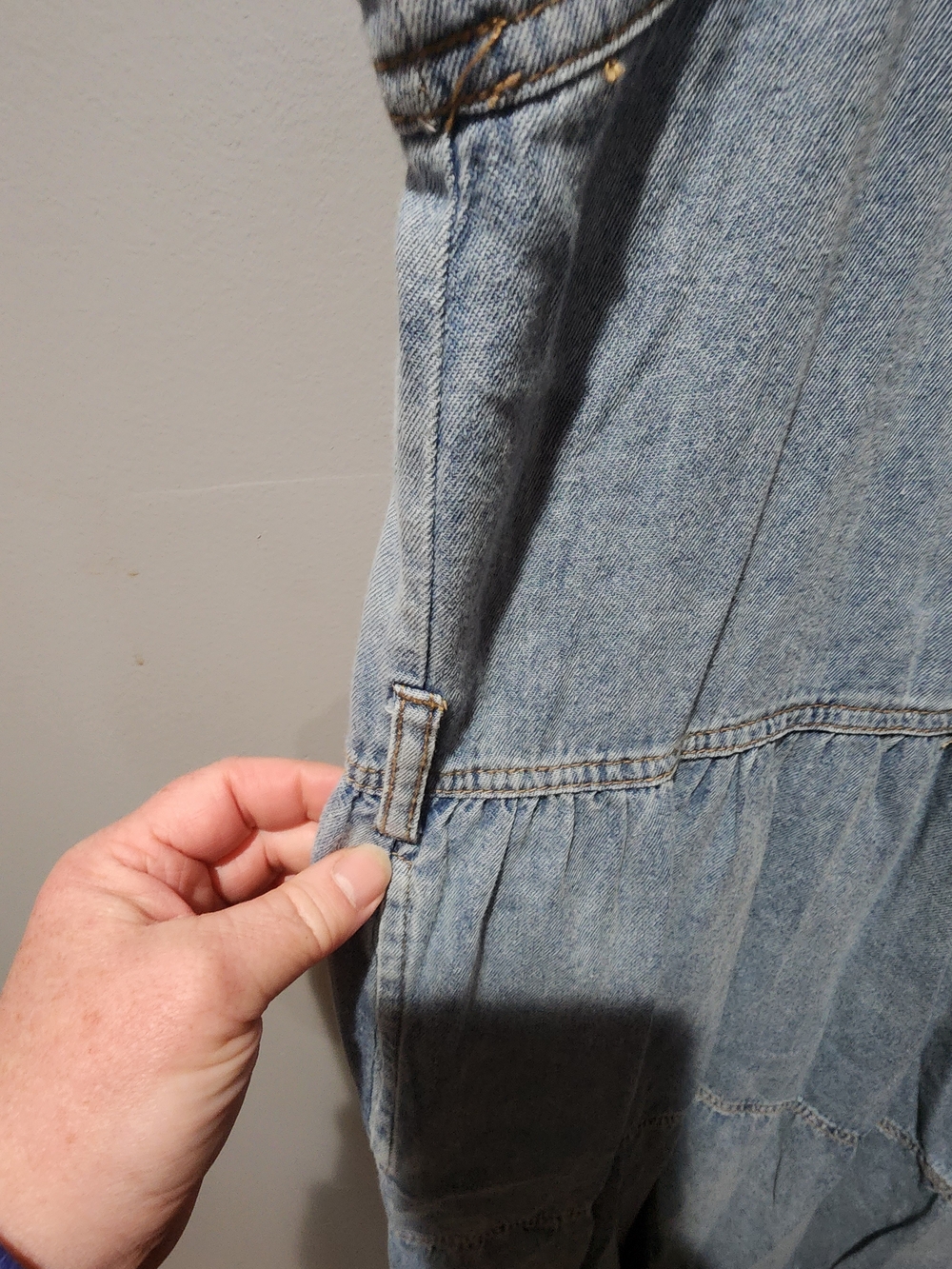 Light Wash Denim Maxi Dress with Adjustable Tie & Pockets - Picture 5 of 9